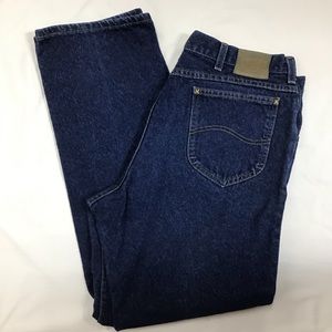 Lee like-new straight leg blue jeans. 38 x 32.